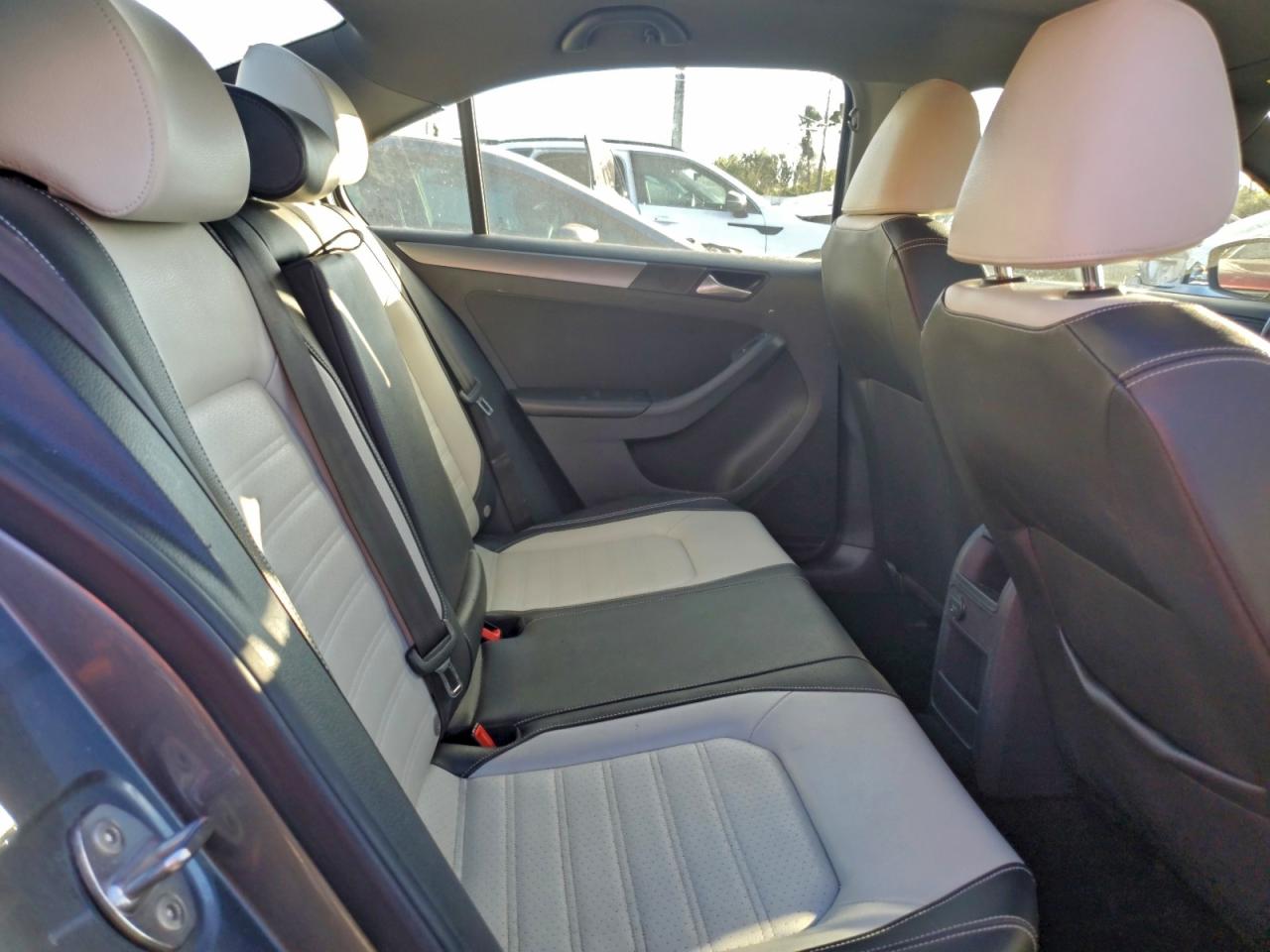 2016 VOLKSWAGEN JETTA SPORT photo 19