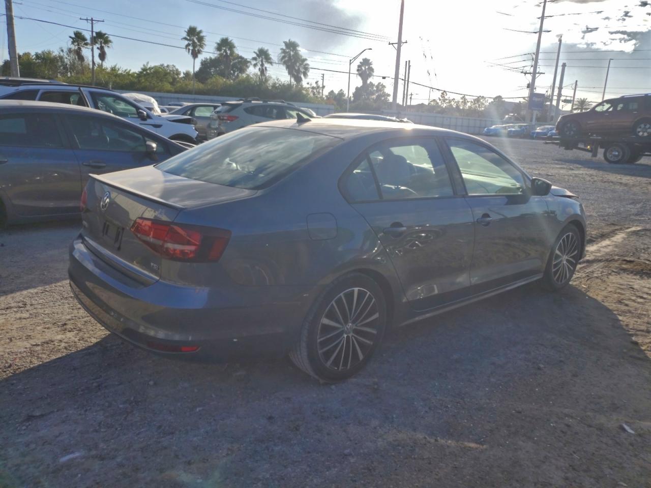 2016 VOLKSWAGEN JETTA SPORT photo 5