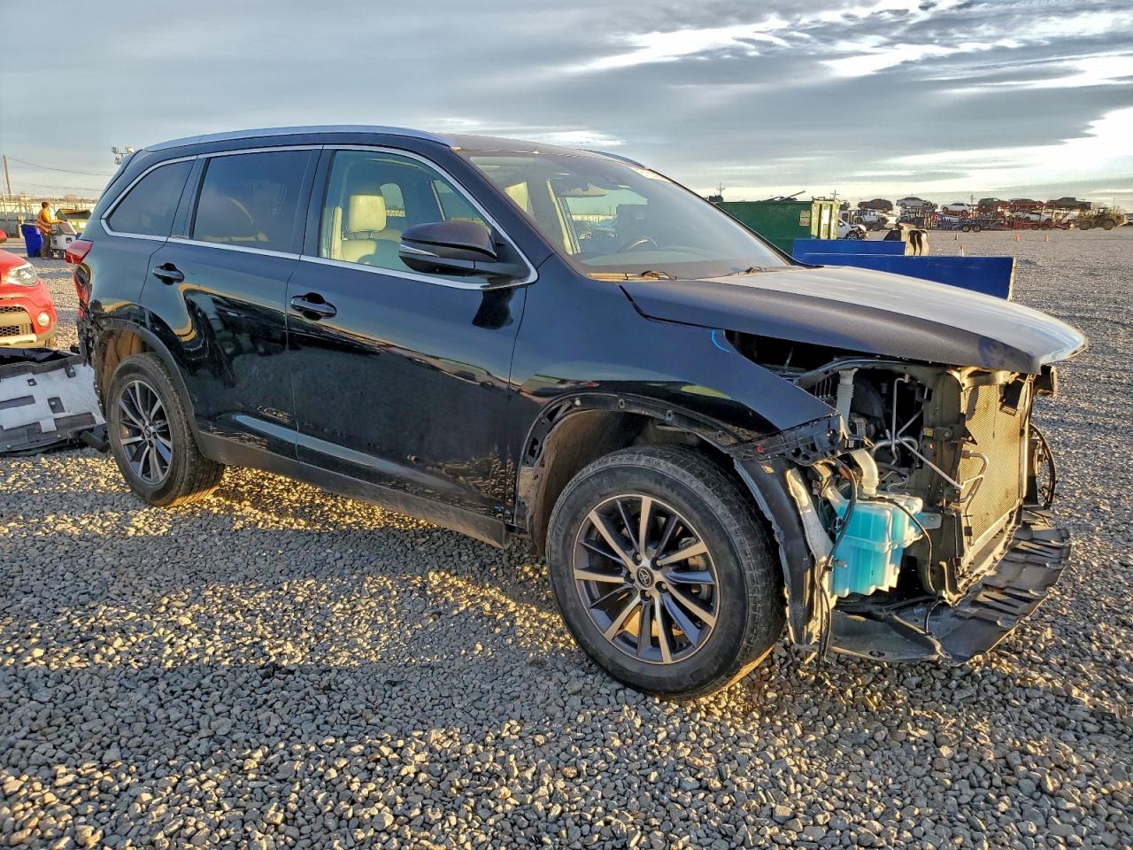2019 TOYOTA HIGHLANDER SE photo 7