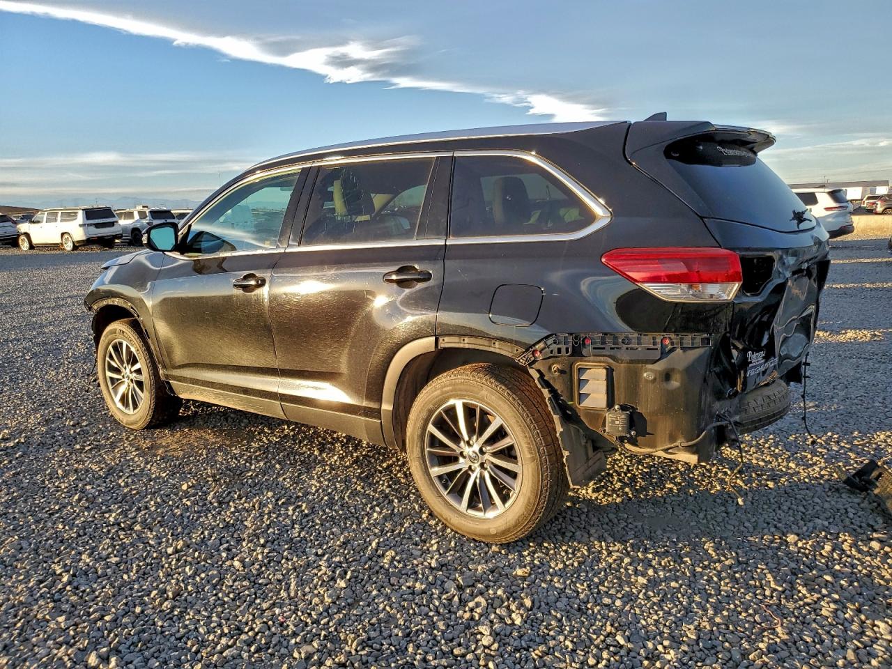 2019 TOYOTA HIGHLANDER SE photo 3
