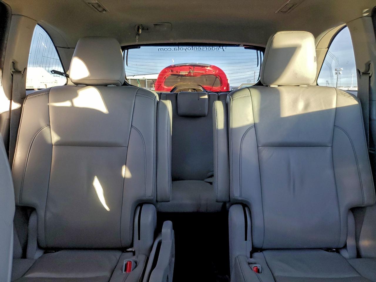 2019 TOYOTA HIGHLANDER SE photo 19