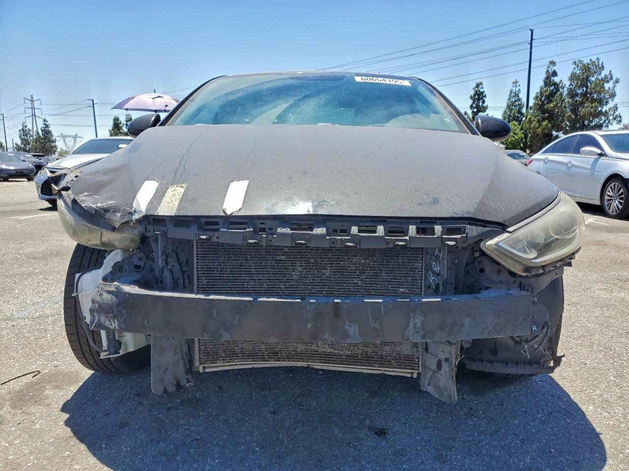 2017 HYUNDAI ELANTRA SE photo 5