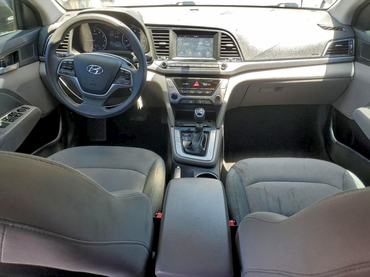 2017 HYUNDAI ELANTRA SE photo 8