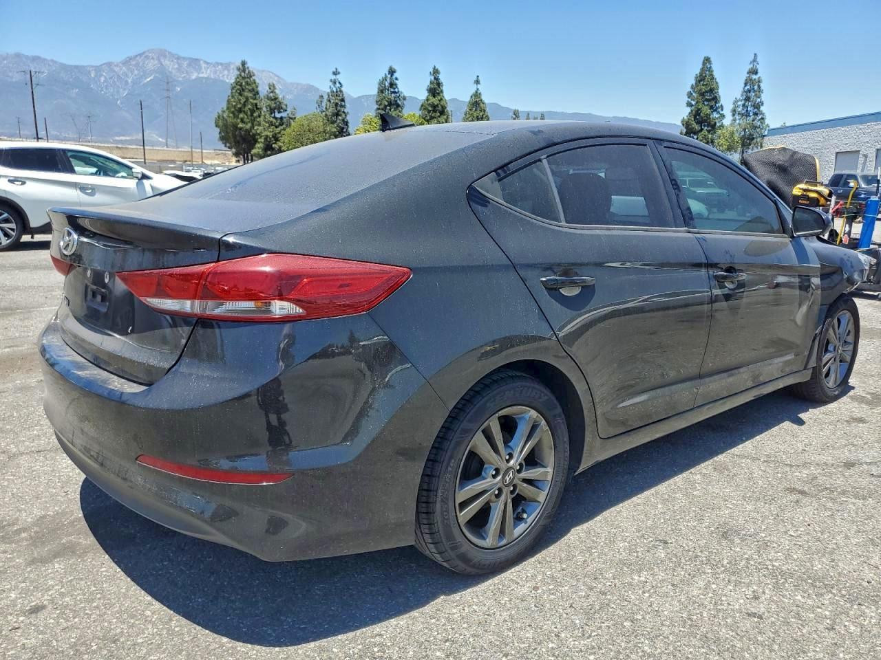 2017 HYUNDAI ELANTRA SE photo 3