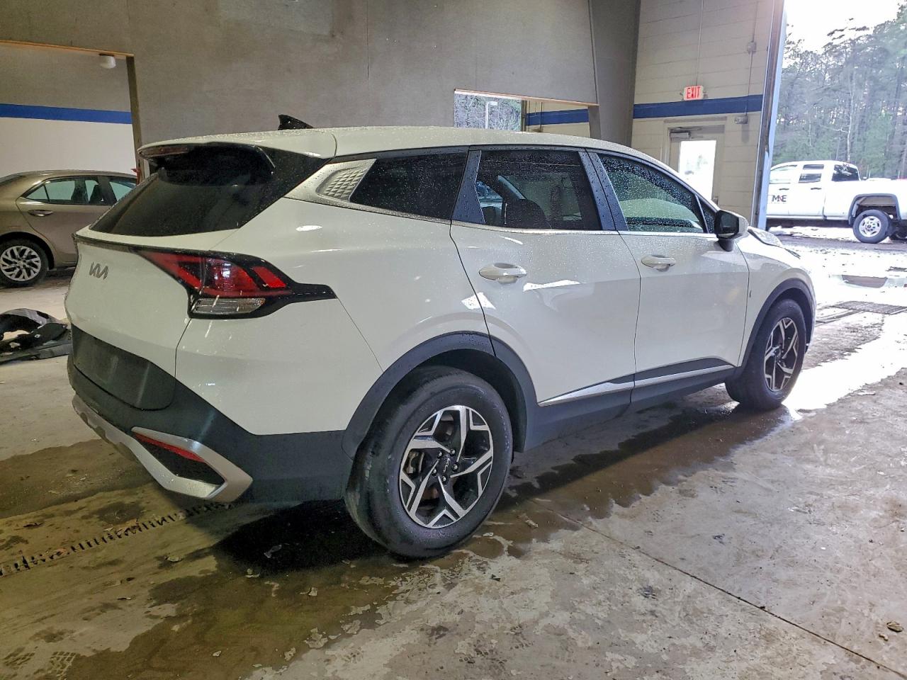 2023 KIA SPORTAGE LX photo 3