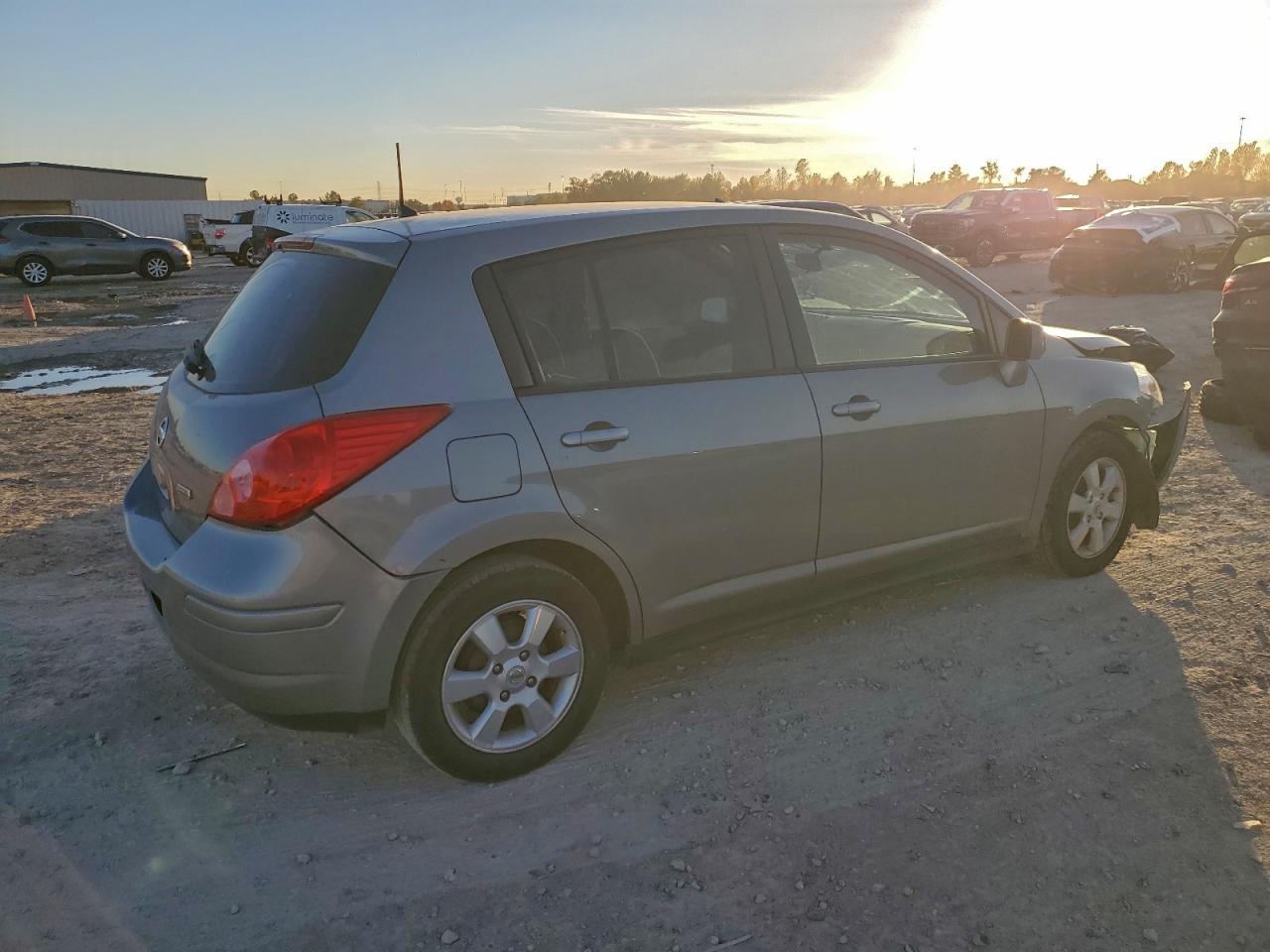 2012 NISSAN VERSA S photo 5