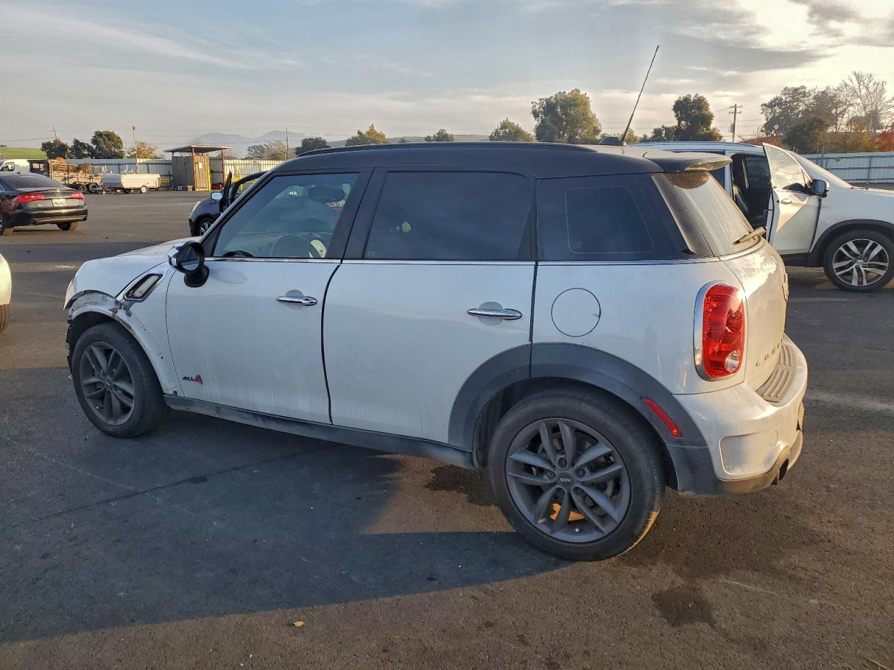 2014 MINI COOPER S COUNTRYMAN photo 2