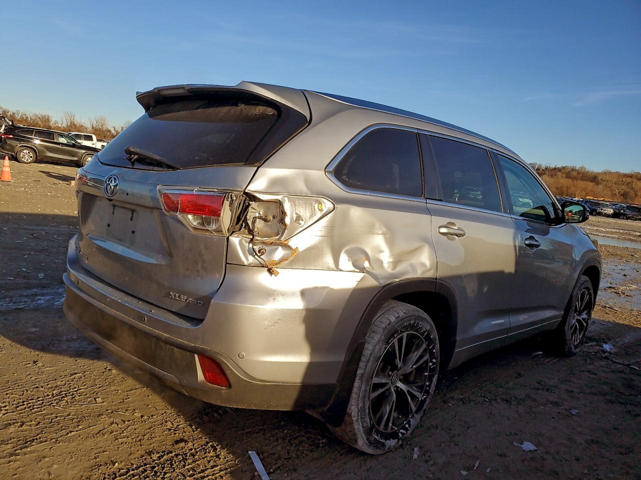 2016 TOYOTA HIGHLANDER XLE photo 7