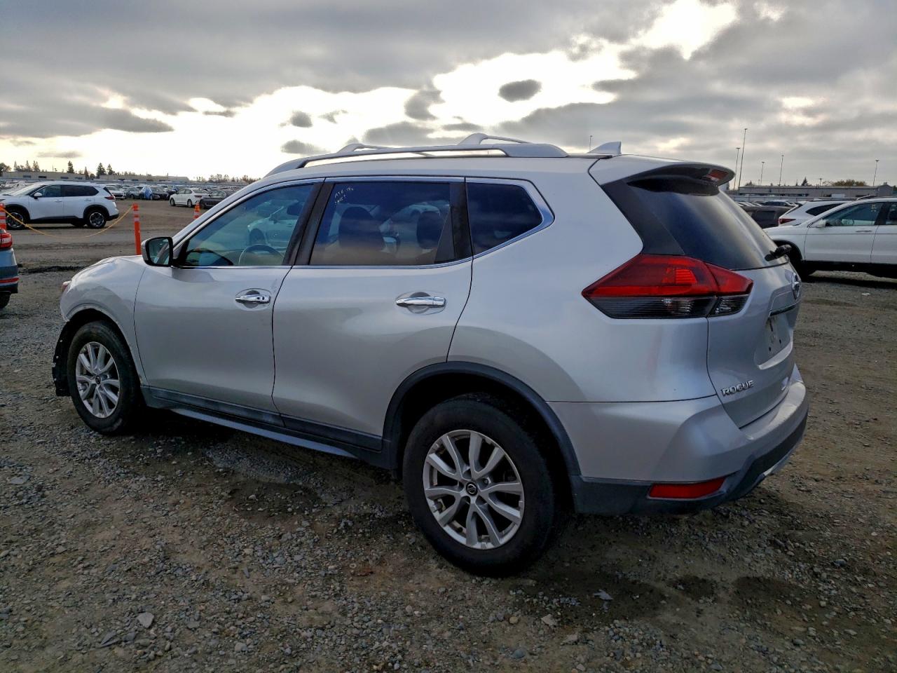 2018 NISSAN ROGUE S photo 2