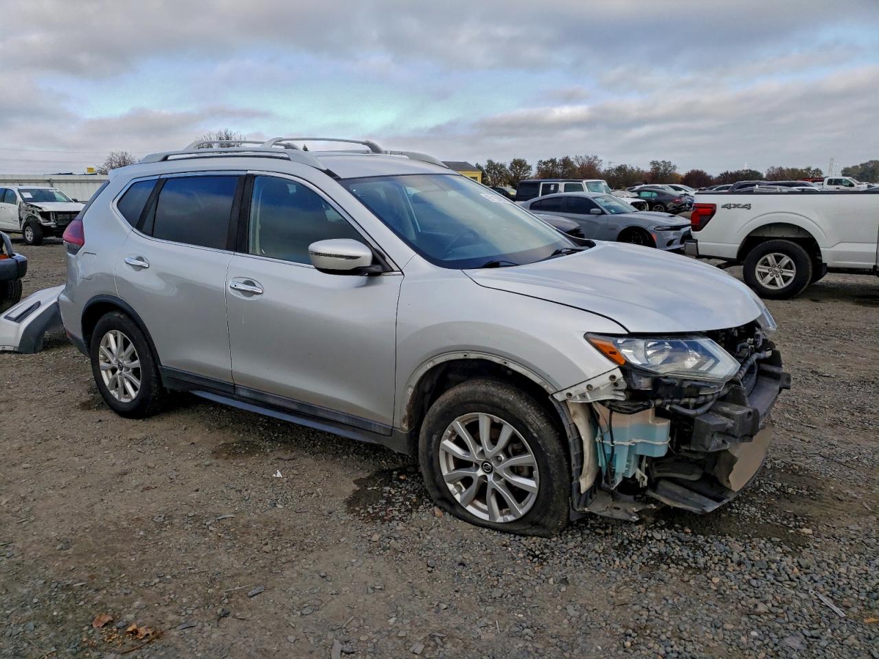 2018 NISSAN ROGUE S photo 4