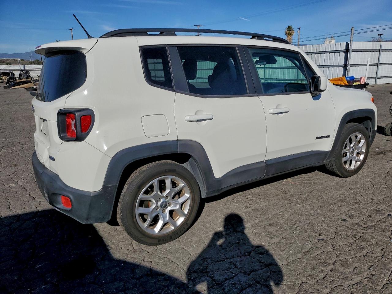 2017 JEEP RENEGADE LATITUDE photo 3