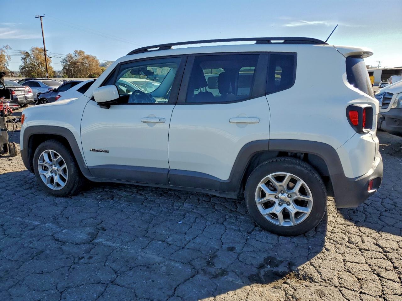 2017 JEEP RENEGADE LATITUDE photo 2