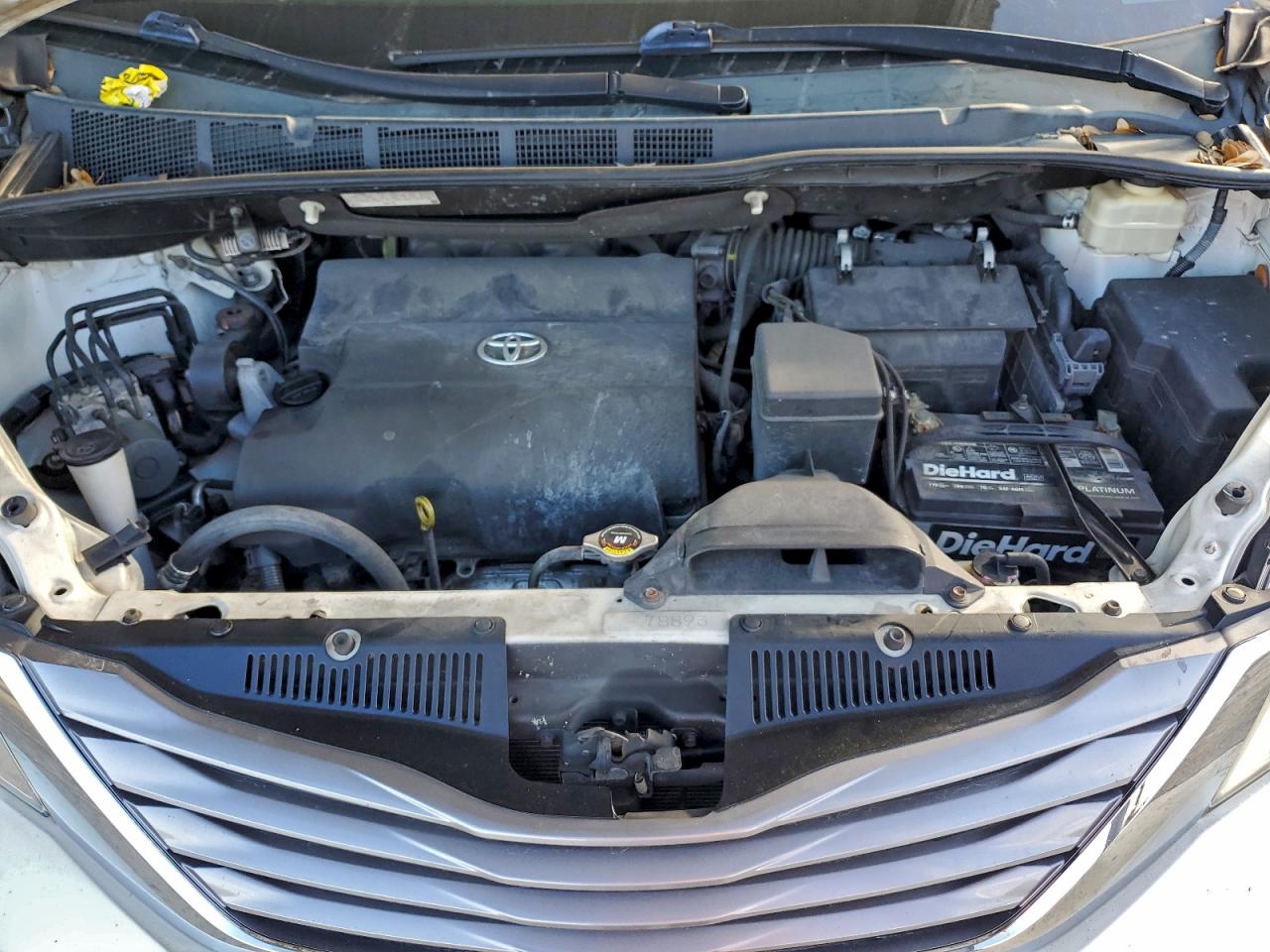 2015 TOYOTA SIENNA XLE photo 23