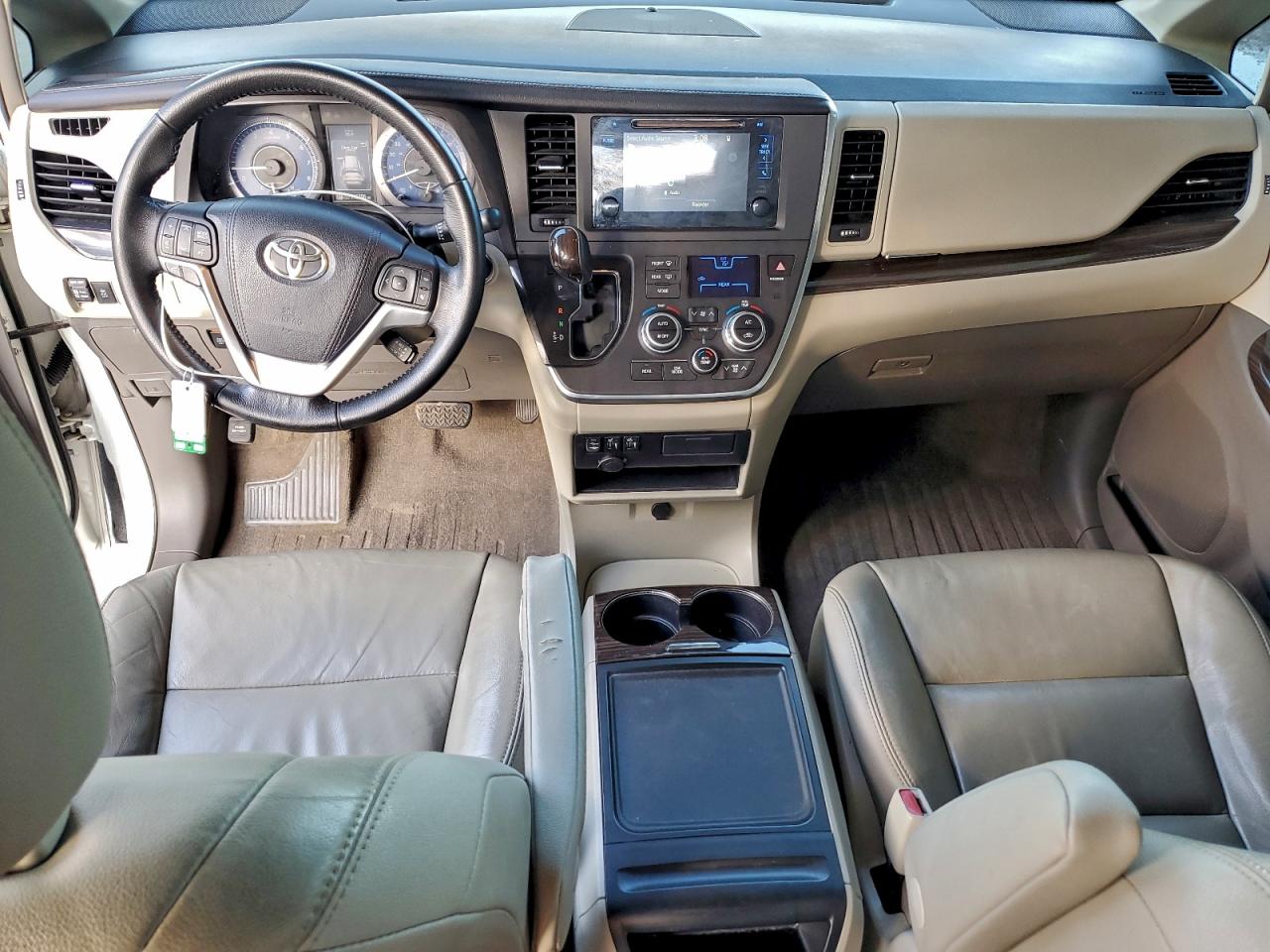 2015 TOYOTA SIENNA XLE photo 15