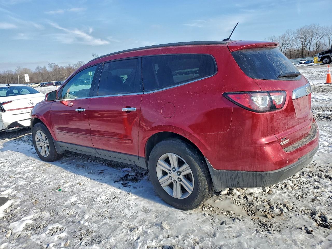 2014 CHEVROLET TRAVERSE LT photo 2