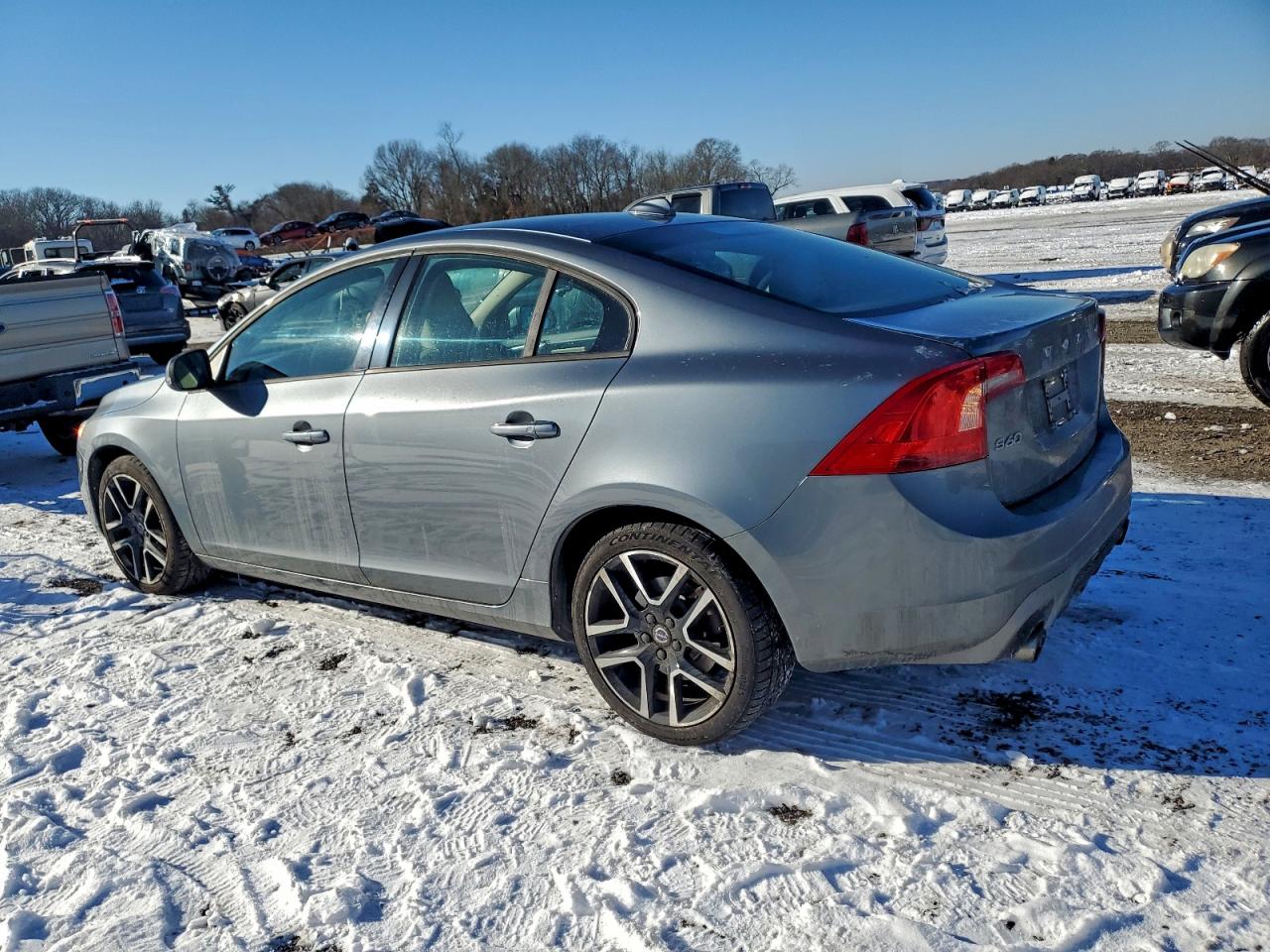 2018 VOLVO S60 DYNAMIC photo 3