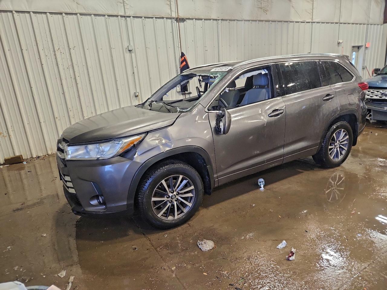 2017 TOYOTA HIGHLANDER