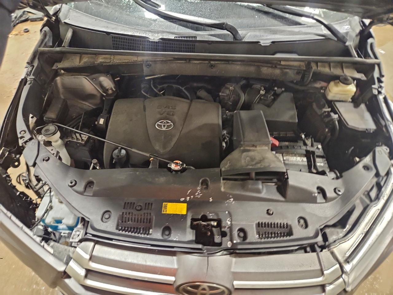 2017 TOYOTA HIGHLANDER SE photo 34