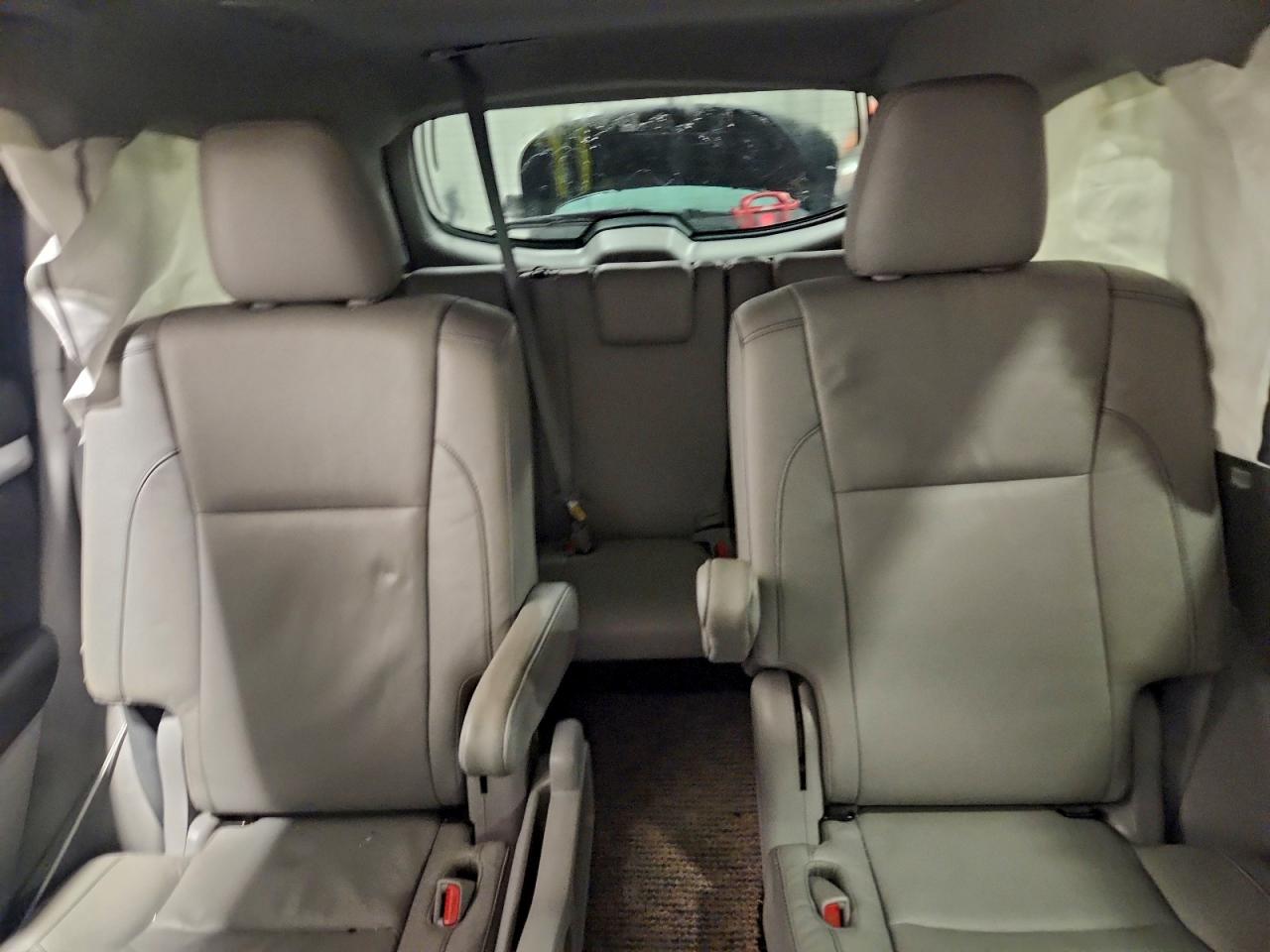 2017 TOYOTA HIGHLANDER SE photo 28