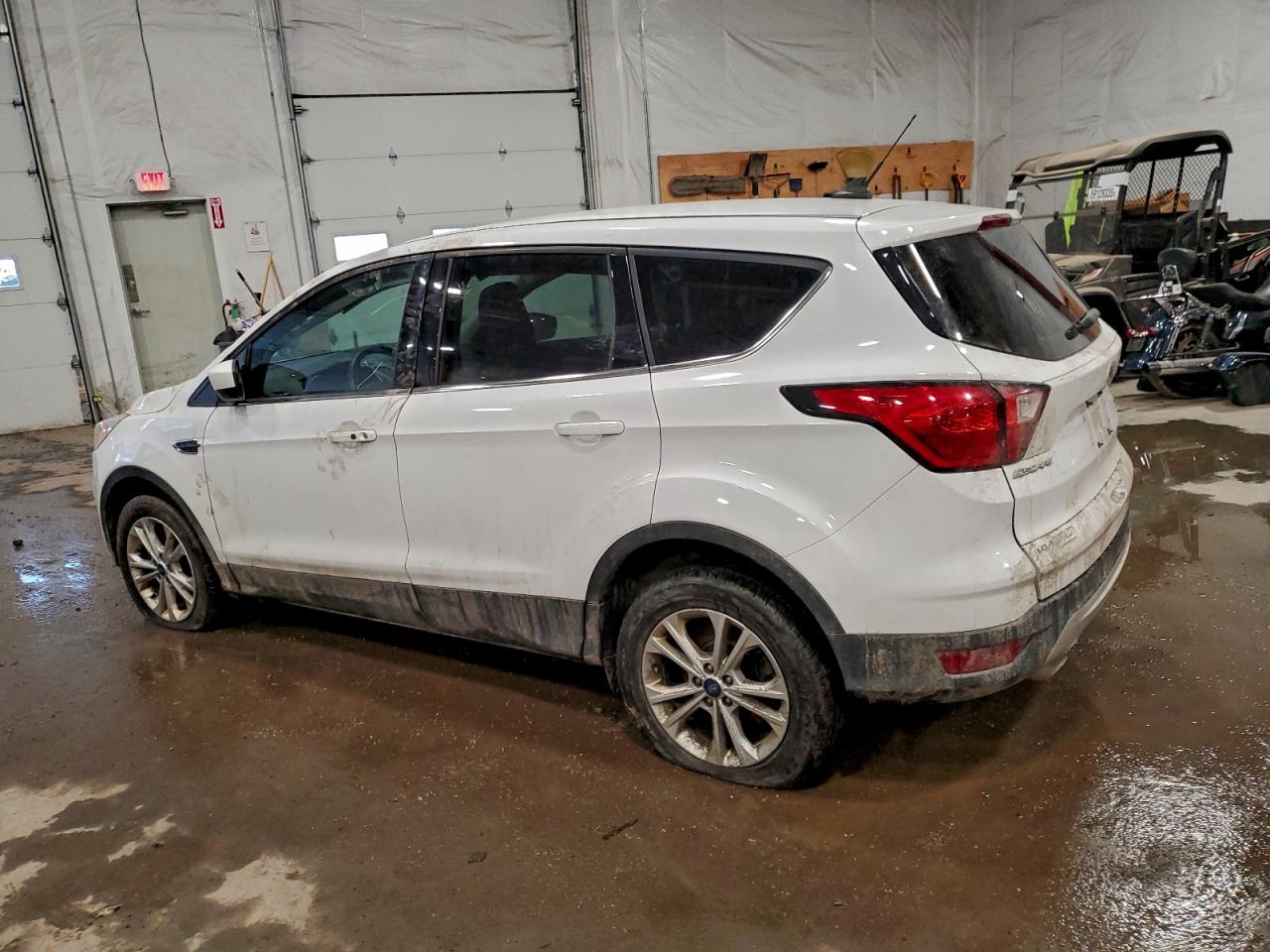 2019 FORD ESCAPE SE photo 2