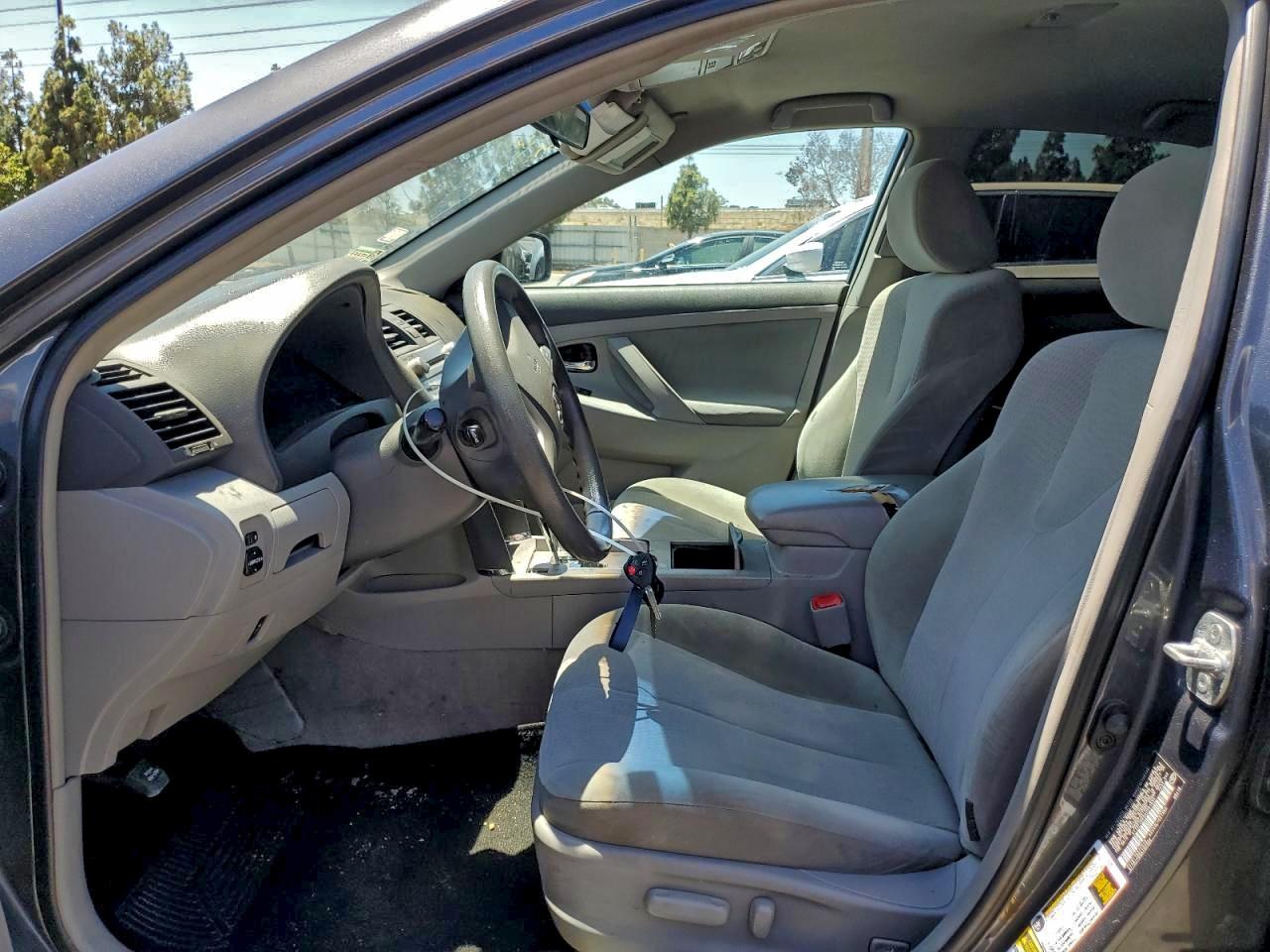 2010 TOYOTA CAMRY BASE photo 7