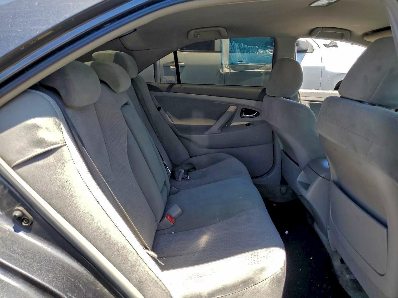 2010 TOYOTA CAMRY BASE photo 10