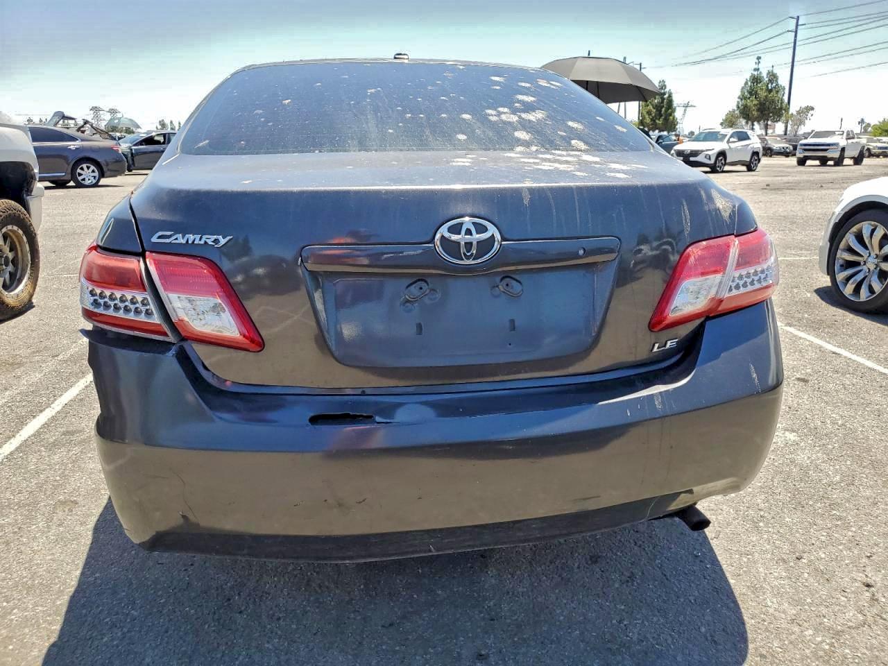 2010 TOYOTA CAMRY BASE photo 6