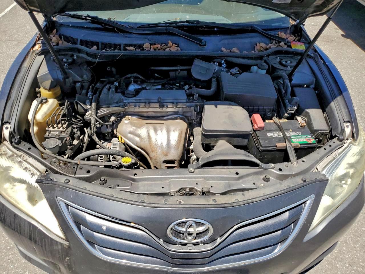 2010 TOYOTA CAMRY BASE photo 11