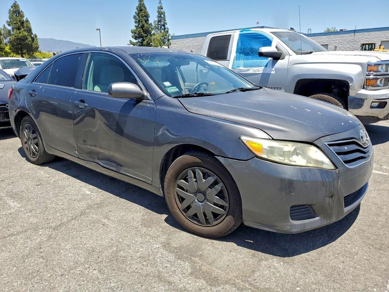 2010 TOYOTA CAMRY BASE photo 4