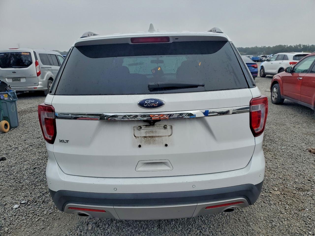 2017 FORD EXPLORER XLT photo 6