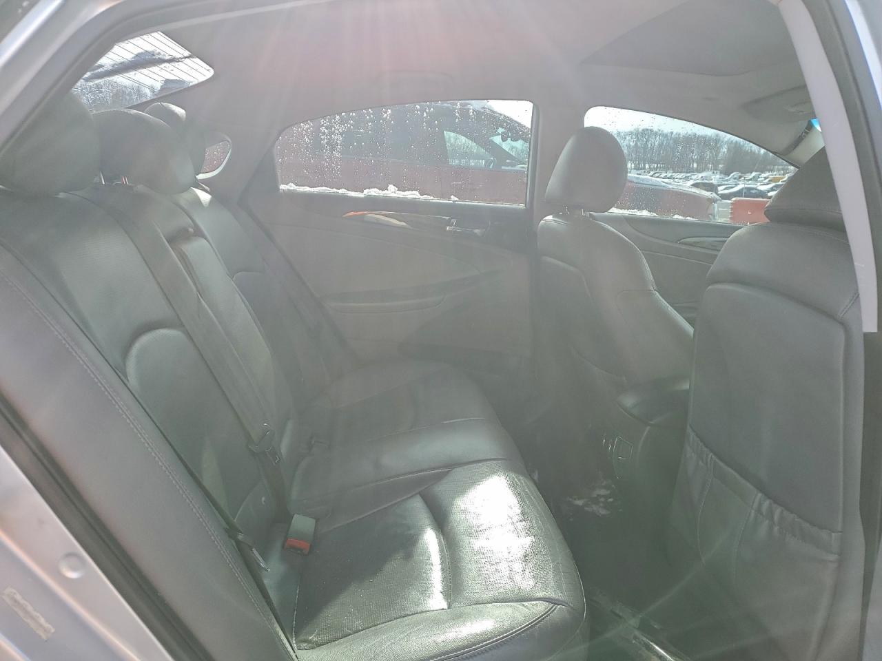 2011 HYUNDAI SONATA SE photo 10