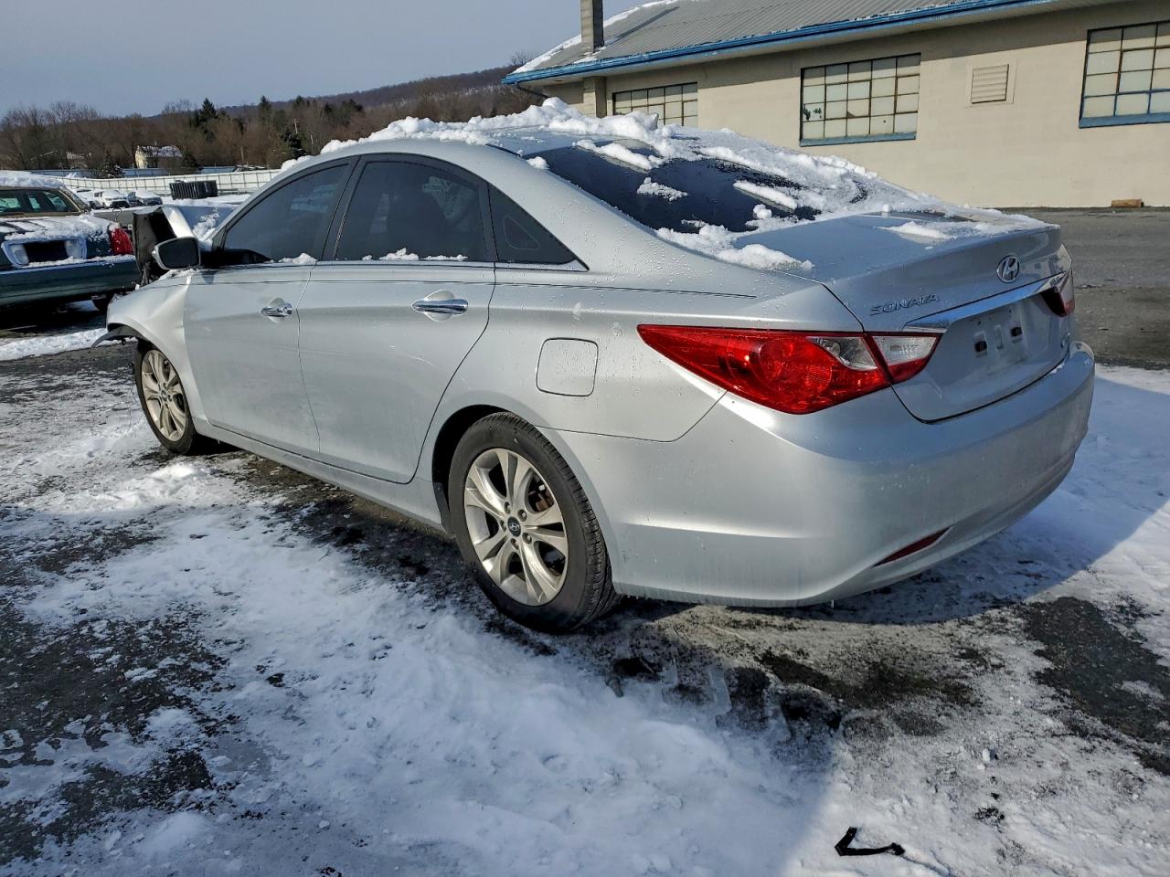 2011 HYUNDAI SONATA SE photo 2