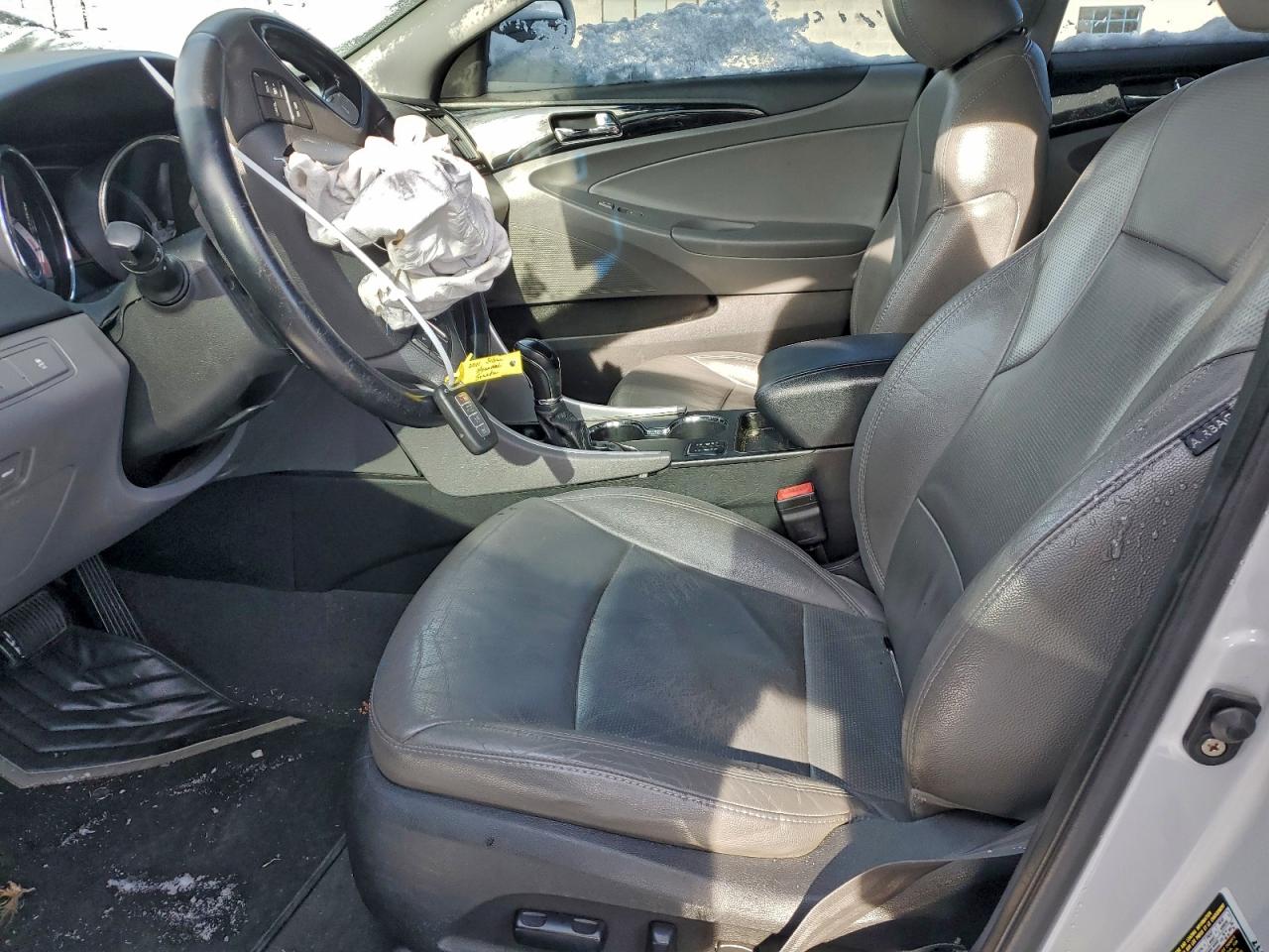 2011 HYUNDAI SONATA SE photo 7