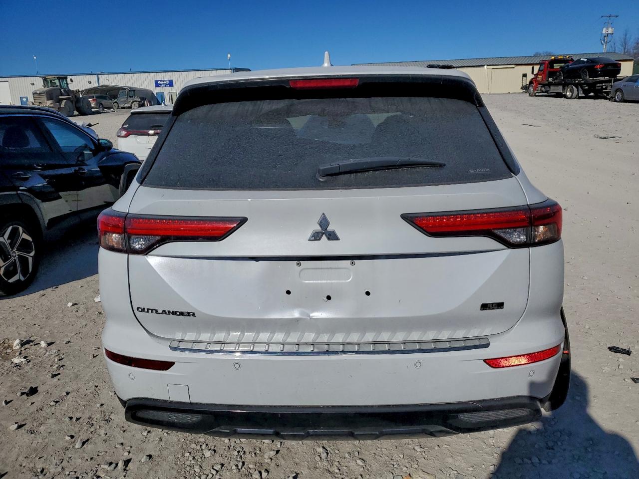 2024 MITSUBISHI OUTLANDER SE photo 6