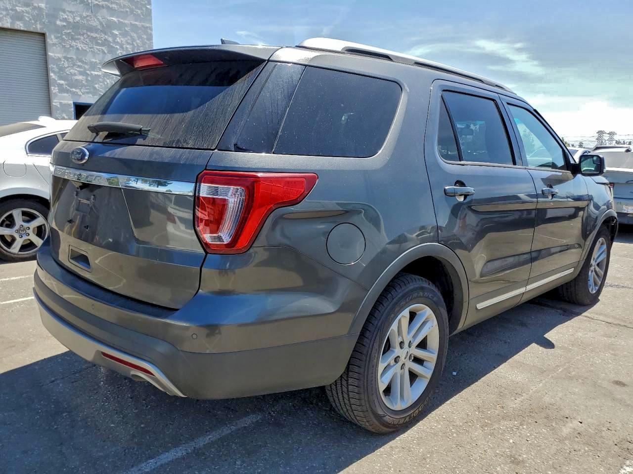 2016 FORD EXPLORER XLT photo 3