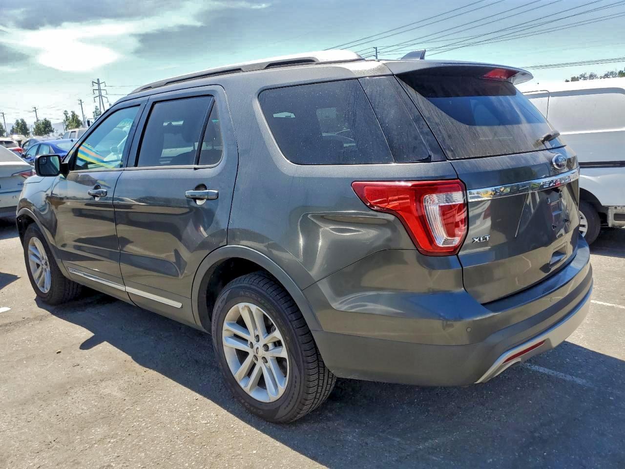 2016 FORD EXPLORER XLT photo 2