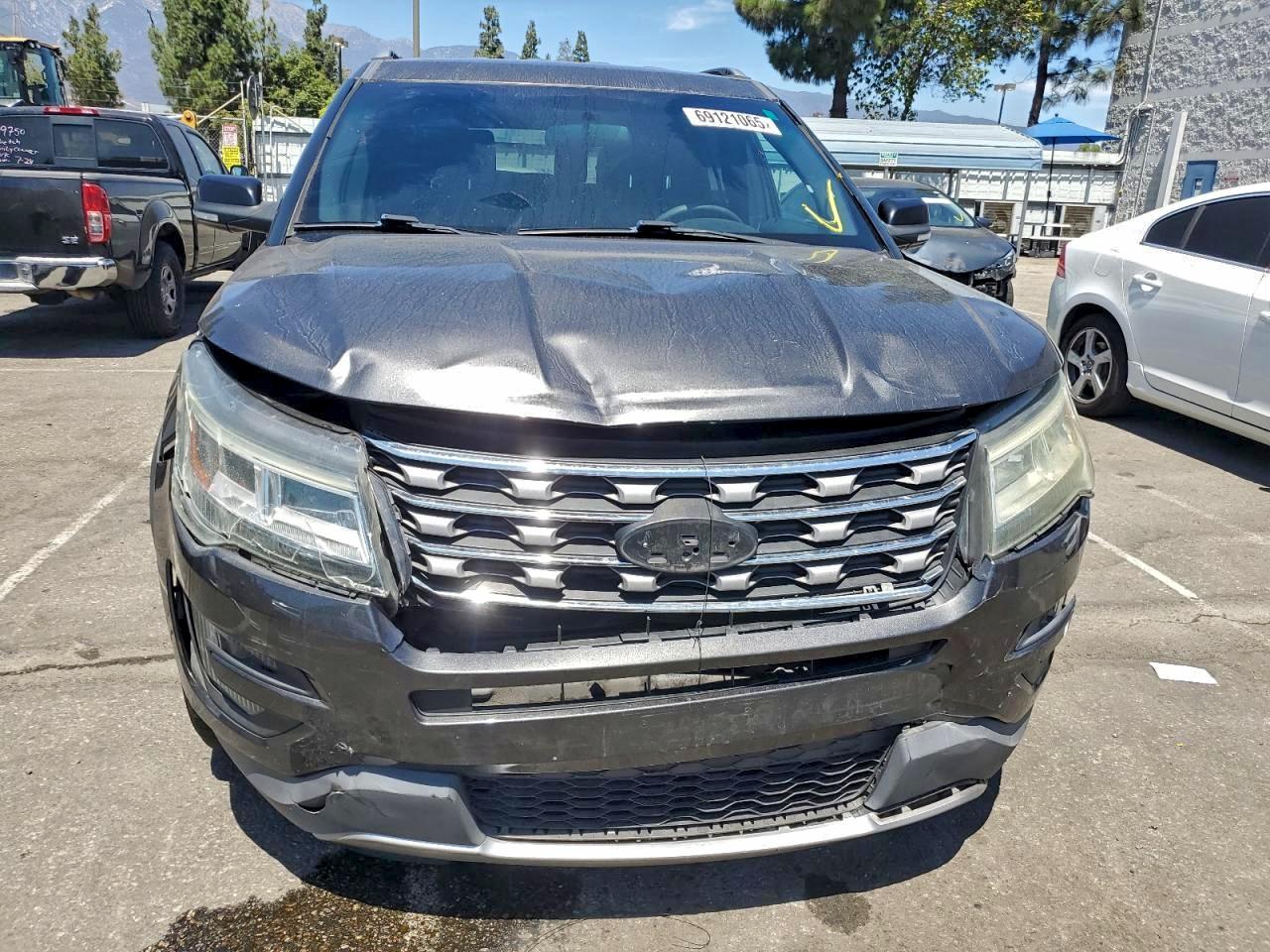 2016 FORD EXPLORER XLT photo 5