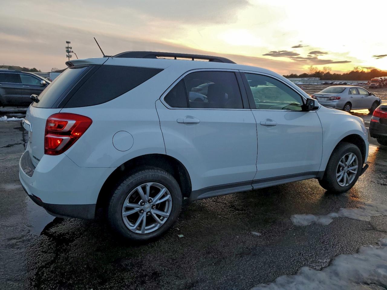 2016 CHEVROLET EQUINOX LT photo 3