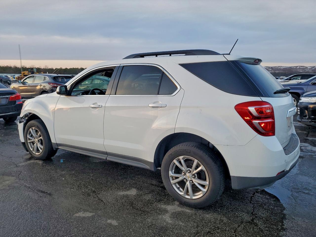 2016 CHEVROLET EQUINOX LT photo 2