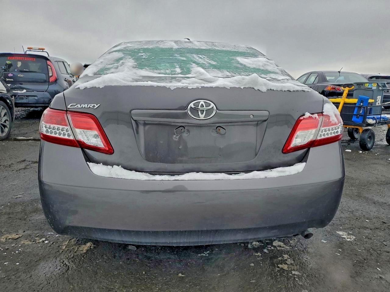 2011 TOYOTA CAMRY BASE photo 6