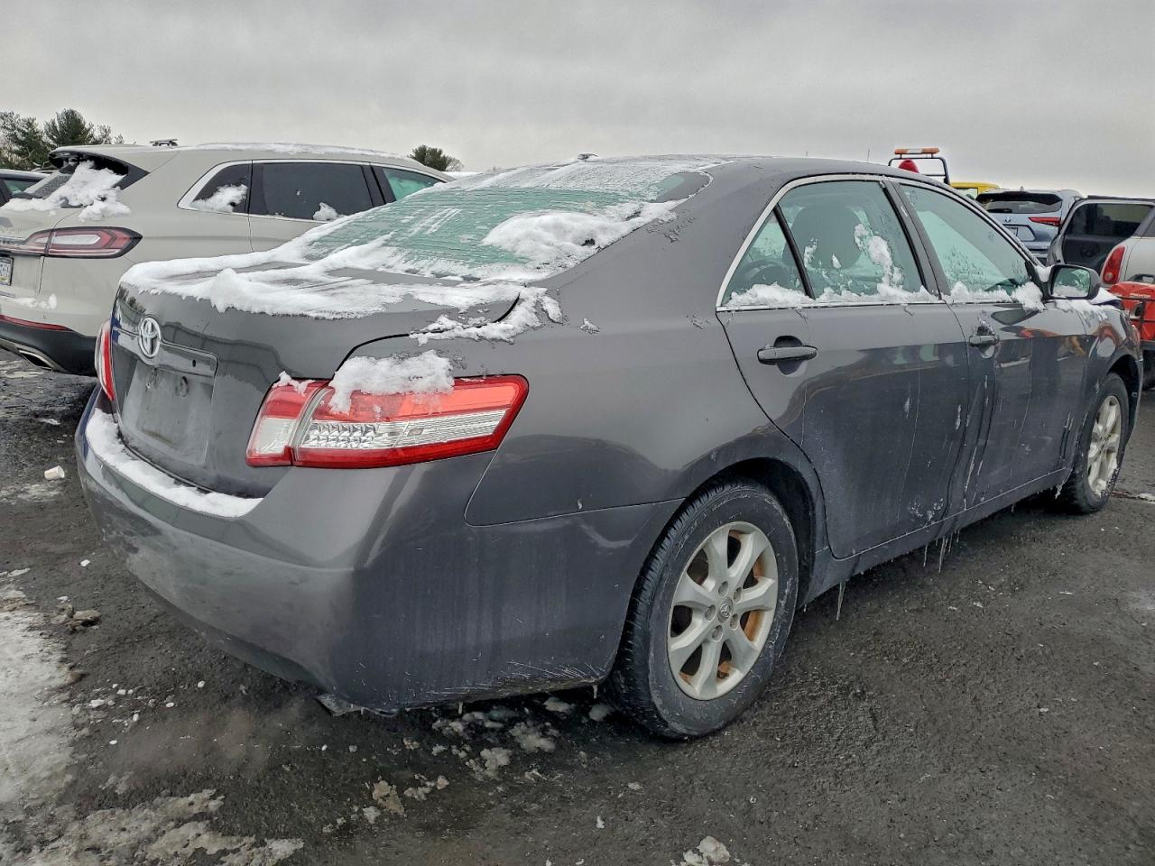 2011 TOYOTA CAMRY BASE photo 3