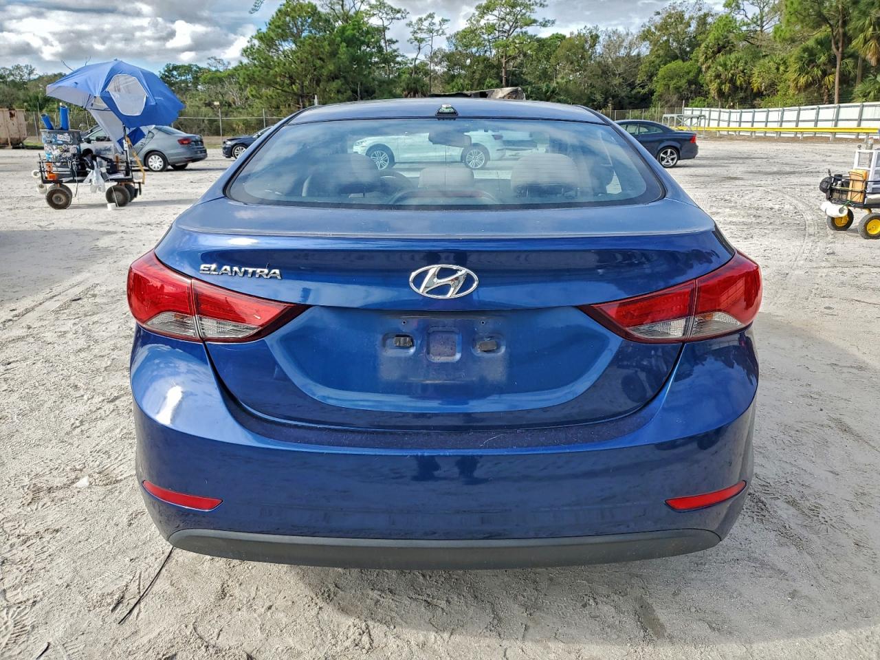 2016 HYUNDAI ELANTRA SE photo 6