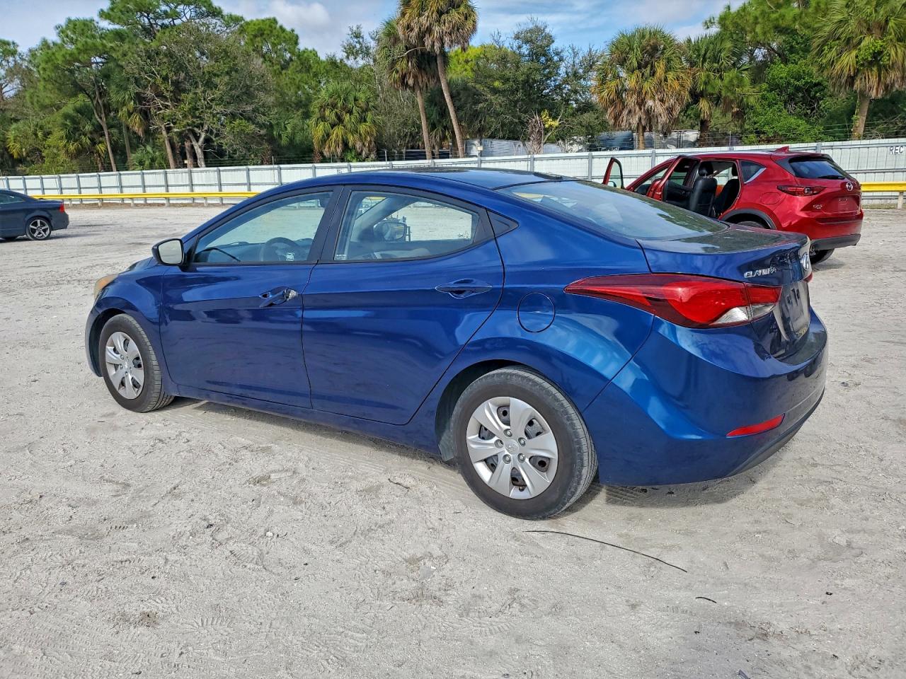 2016 HYUNDAI ELANTRA SE photo 2
