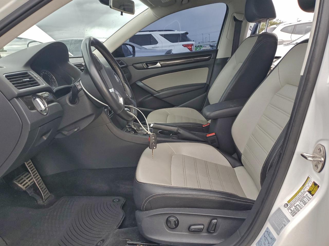 2015 VOLKSWAGEN PASSAT SE photo 7
