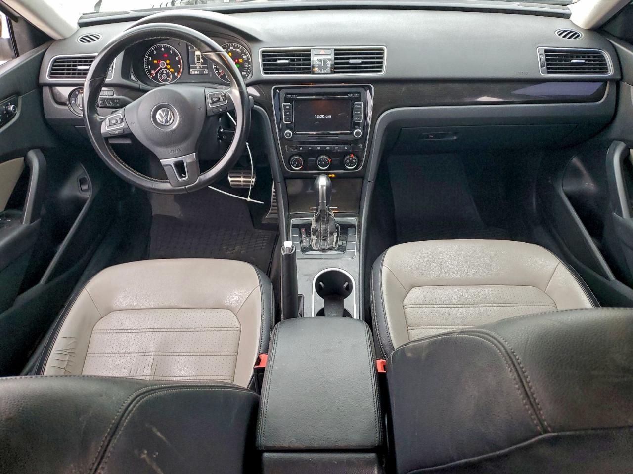 2015 VOLKSWAGEN PASSAT SE photo 8