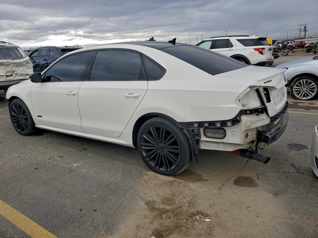 2015 VOLKSWAGEN PASSAT SE photo 2