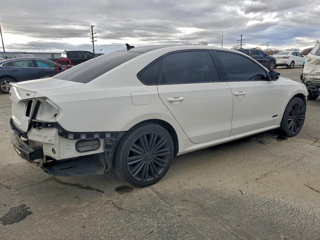 2015 VOLKSWAGEN PASSAT SE photo 3