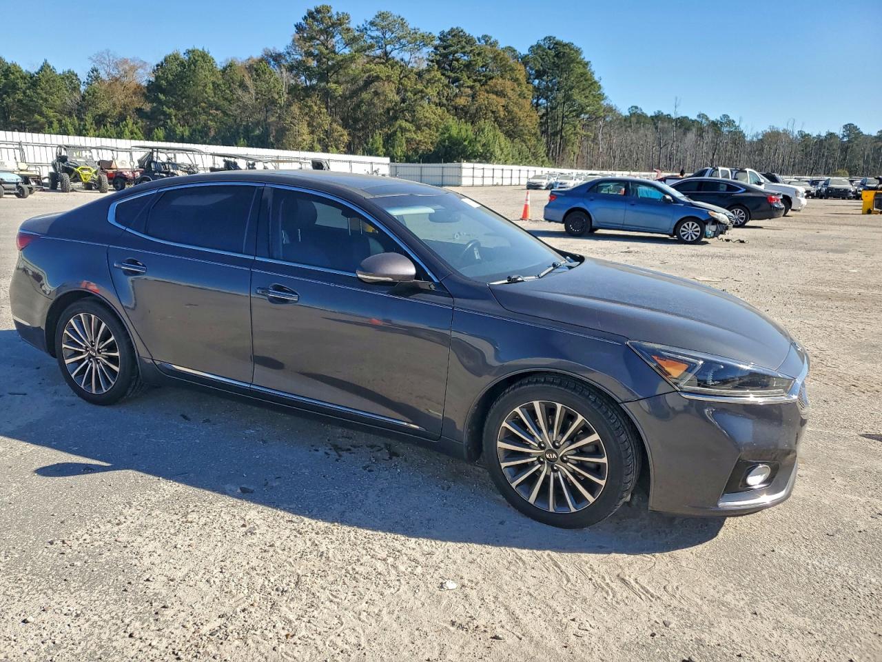 2017 KIA CADENZA PREMIUM photo 4