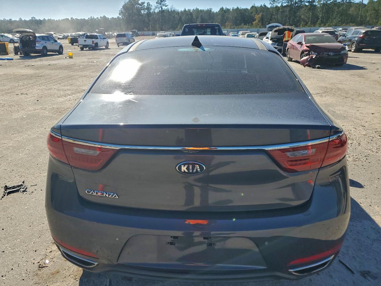 2017 KIA CADENZA PREMIUM photo 6