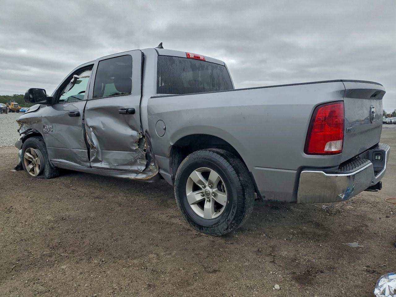 2023 RAM 1500 CLASSIC SLT photo 2